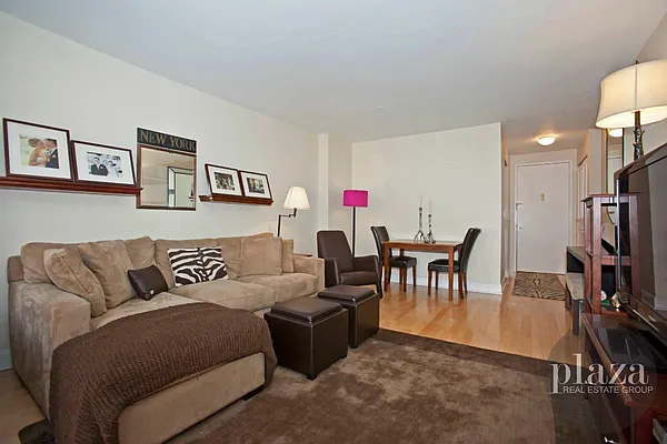 Rented by Plaza Real Estate Group | media 37