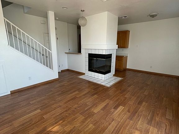 5th image of 52 Chaucer Ln