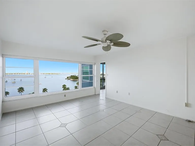 555 S Gulfstream Ave #902 — Photo 23