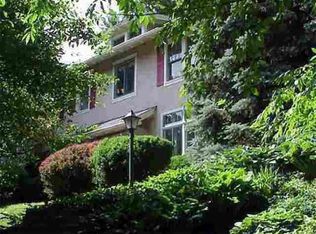 128 Hillcrest Ave, Davenport, IA 52803