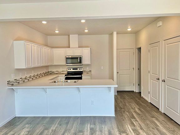 3rd image of 520 NE 71st St