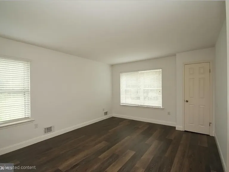 37 Easton Ct — Photo 13
