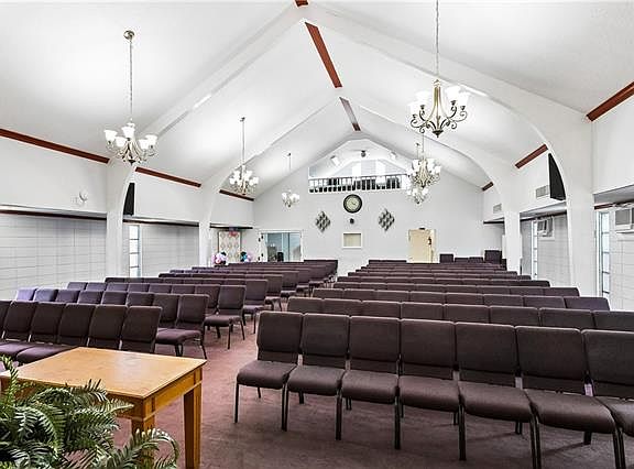 3rd image of 2613 Annunciation St
