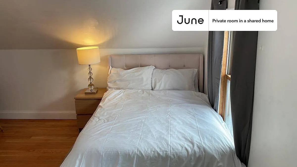 Full bedroom in 6 bed/2 bath home in Somerville #1379 F — Photo 2