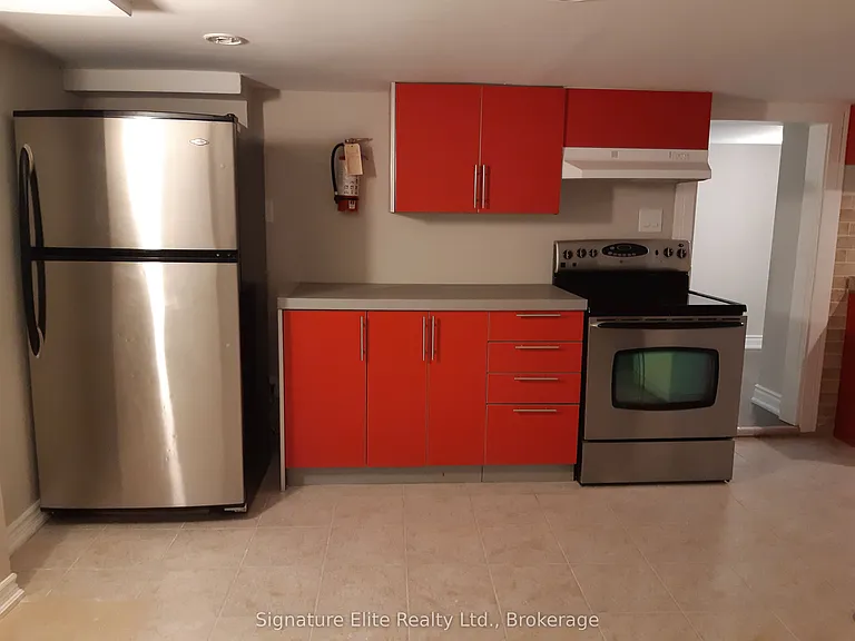 239 Lambton Ave #BASEMENT — Photo 9