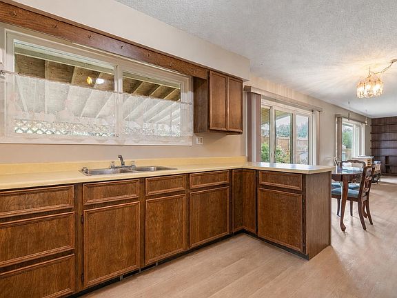 3rd image of 9195 Aspen Pl