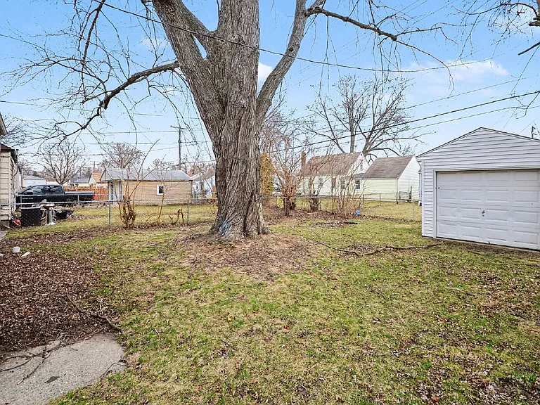 28320 Hillview St — Photo 15
