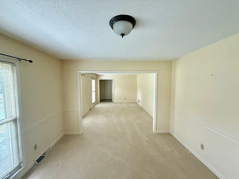1225 Woodhaven Dr — Photo 8
