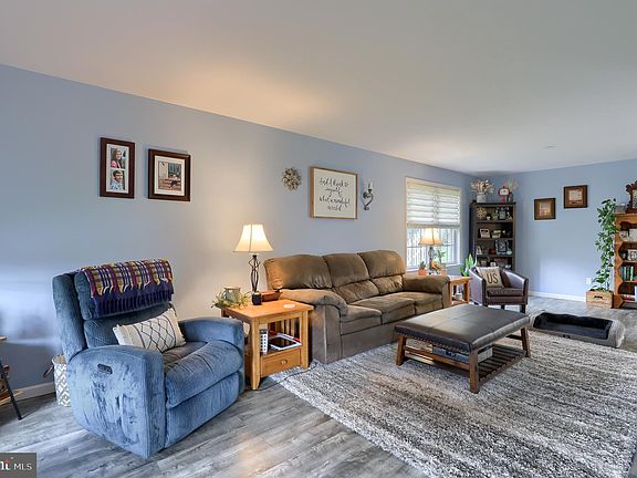 4th image of 11 Creek Ln