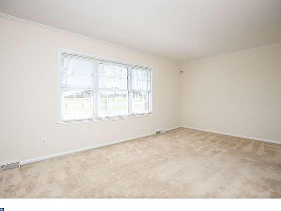 3rd image of 722 E Basin Rd