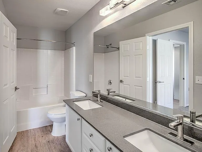 Suncrest Townhomes — Photo 11