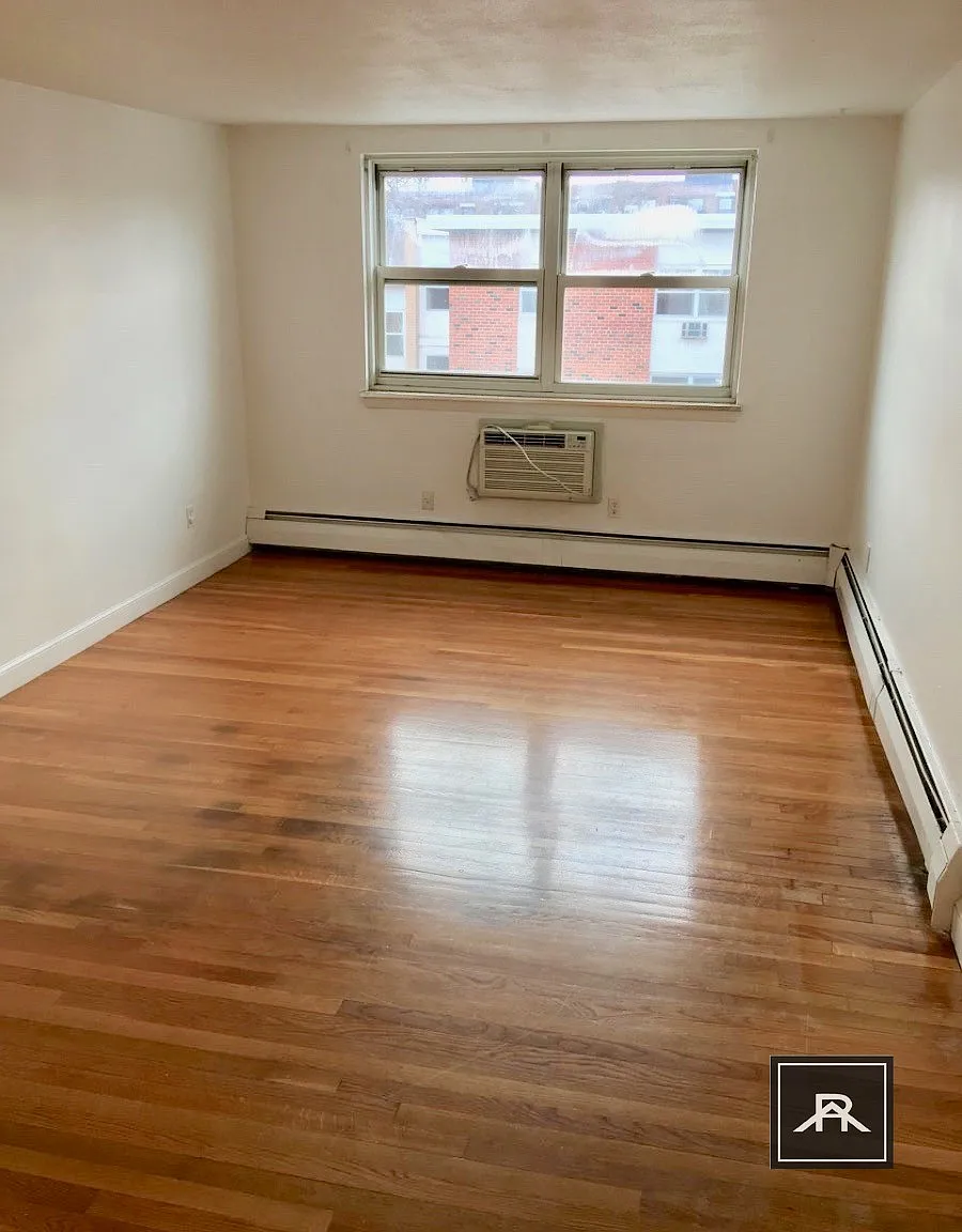 2 bed, 1.0 bath, 738 sqft, $3,000 — Photo 2