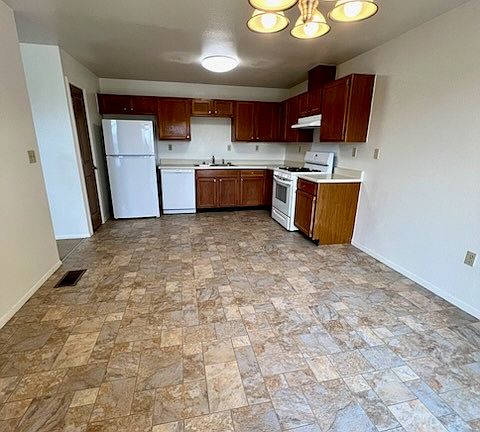 3rd image of 1316 Dakota Dr