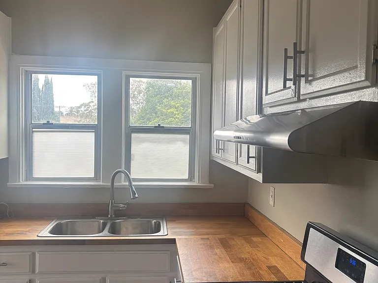 2536 S Palm Grove Ave — Photo 15