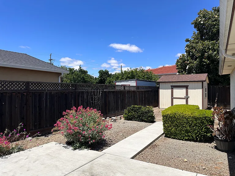 2913 Daisy Ct — Photo 21