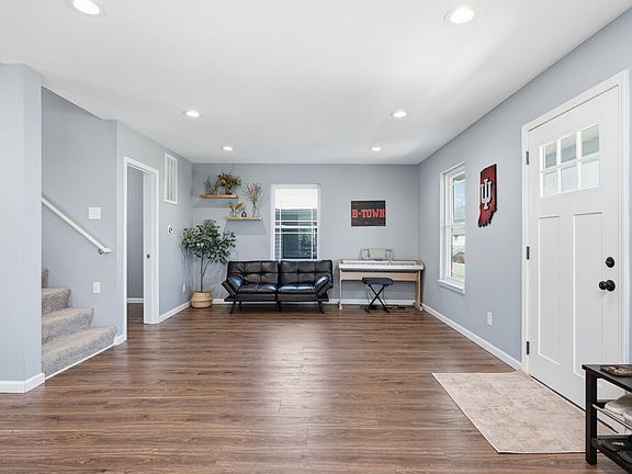 3rd image of 3536 Graceland Ave