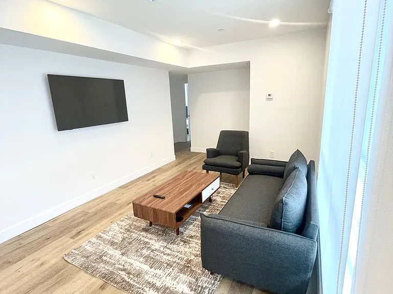 1543 W 37th Pl — Photo 39