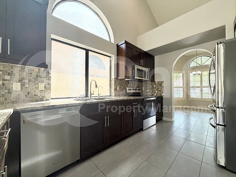 182 W Knox Rd — Photo 3