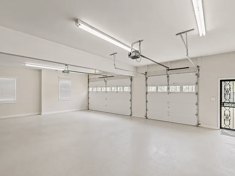 Main garage (3 car)