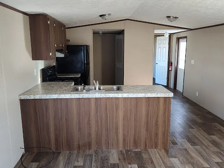 5600 W Kilgore Ave — Photo 24