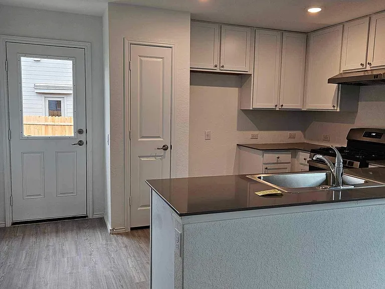 10018 Ana Hts — Photo 7