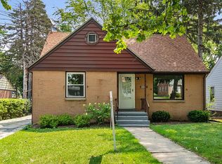 901 Leith Ave, Waukegan, IL 60085