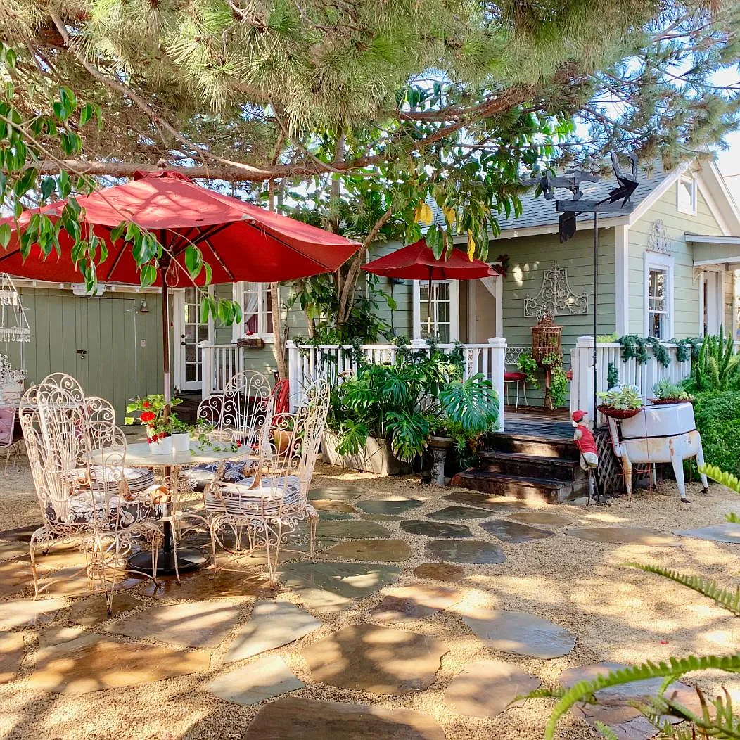 2 bed, $4,700 — Photo 1