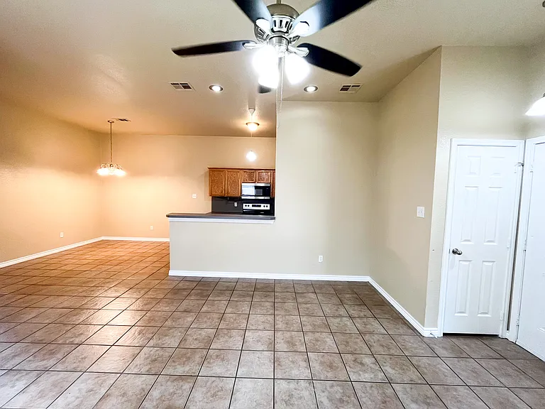 418 W Green Ave #A — Photo 6