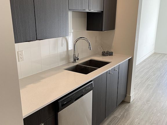 3rd image of 337 Sunnyside Ave #304