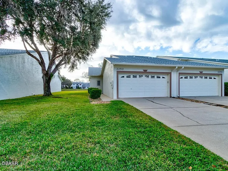 Front Driveway
Side Enterance