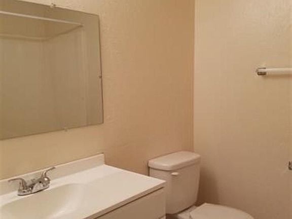 5th image of 1275 Redwood Ln #233