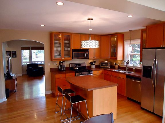 3rd image of 9101 Sproat Ave
