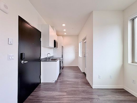 2nd image of 1545 NE 41st Ave Unit 301