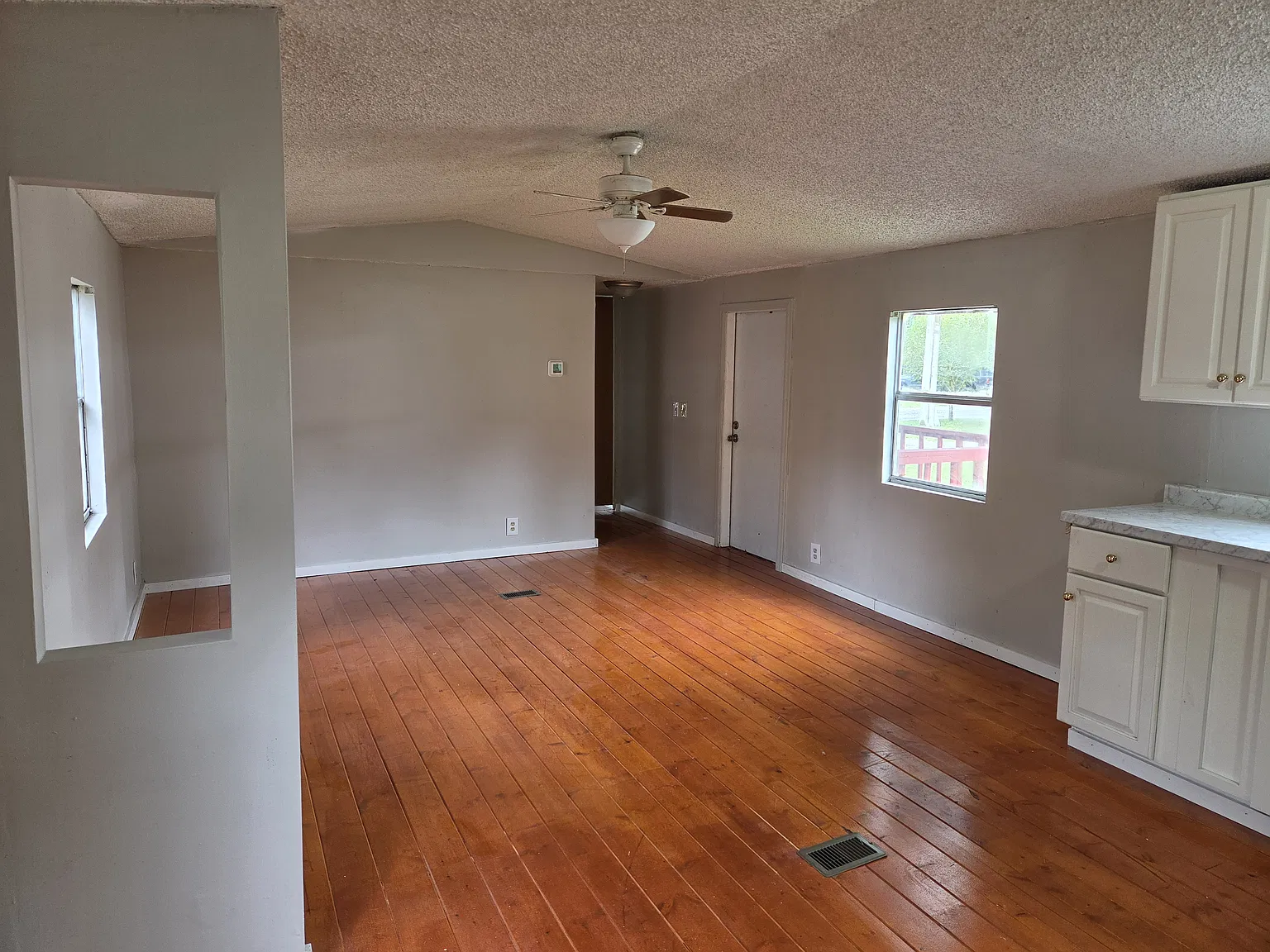 2 bed, 854 sqft, $1,125 — Photo 3