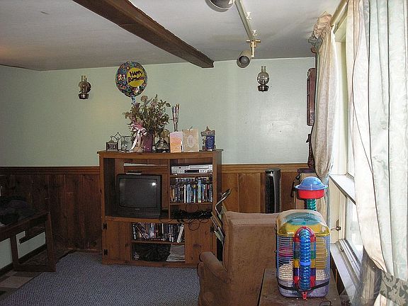 large livingroom leading to the deck