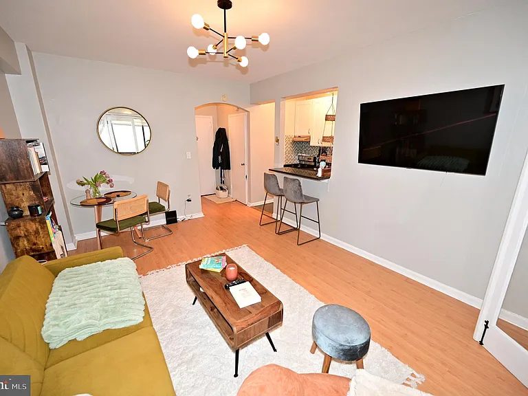 1 Scott Cir #515 — Photo 8