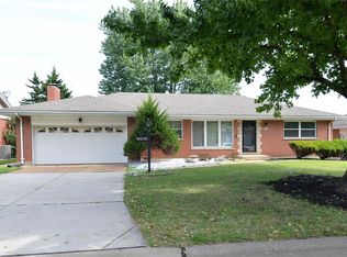 6019 Deerwood Dr, Saint Louis, MO 63123