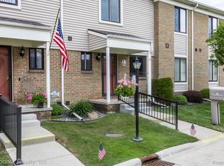1660 River Rd APT 52, Marysville, MI 48040