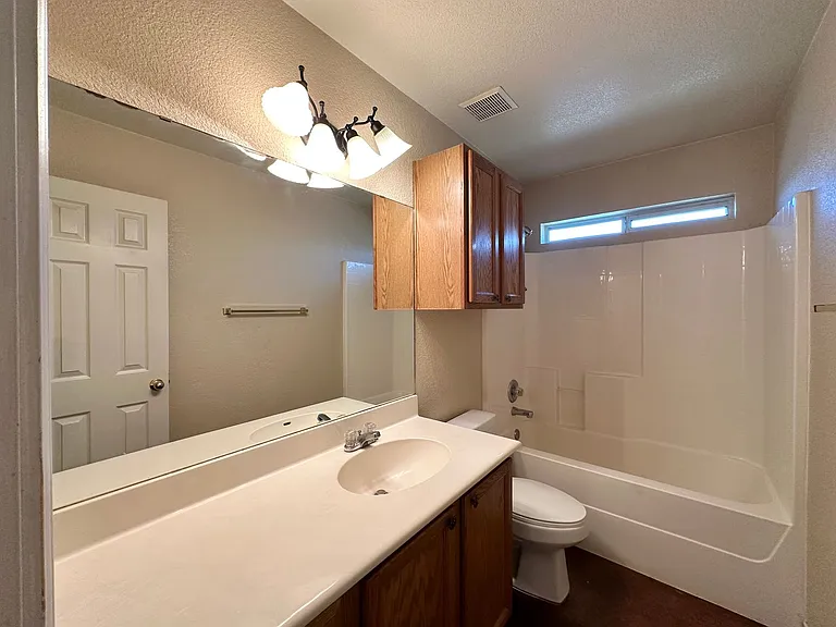2103 Charleston Ct — Photo 14