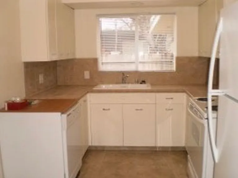 718 E Andrews Ave — Photo 5