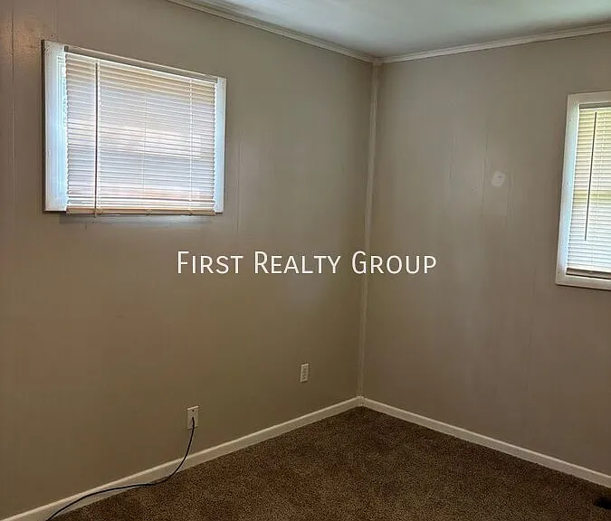 1498 Elaine St — Photo 8