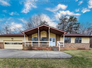 10 Leslie Ln, Ona, WV 25545