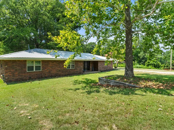 711 W Lanark St, Queen City, TX 75572