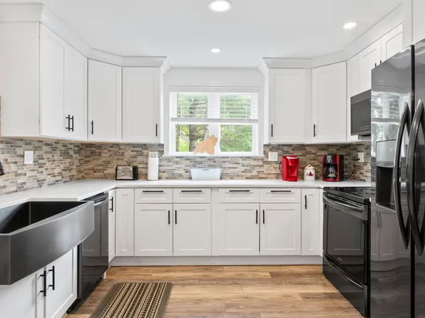 7 Mill Street, Strong, ME 04983
