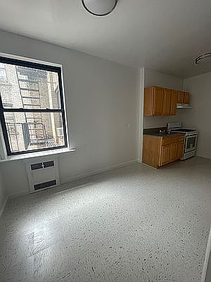 3rd image of 100 E 18th St APT 5C