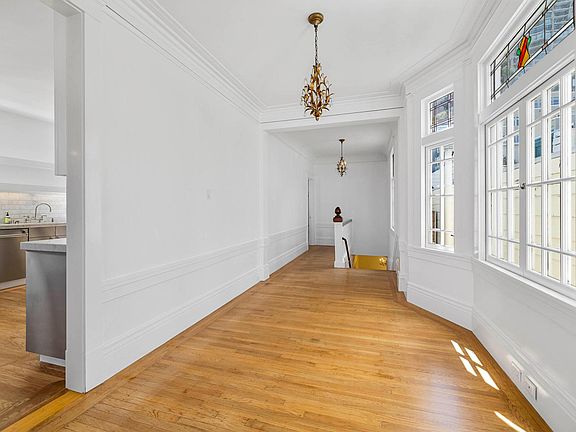 2nd image of 922 Union St