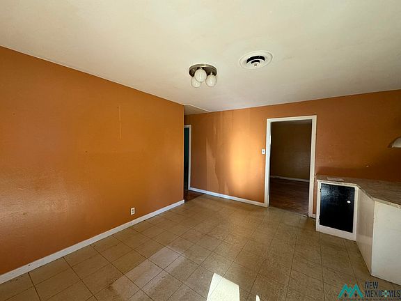 5th image of 724 Sandia Dr