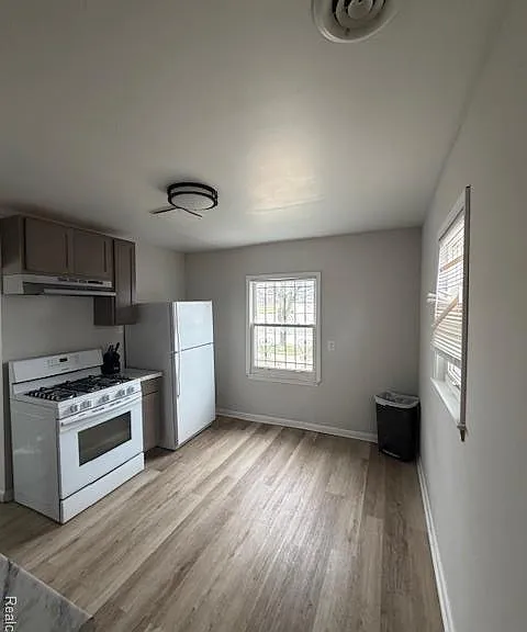 3887 Moore Ave — Photo 7