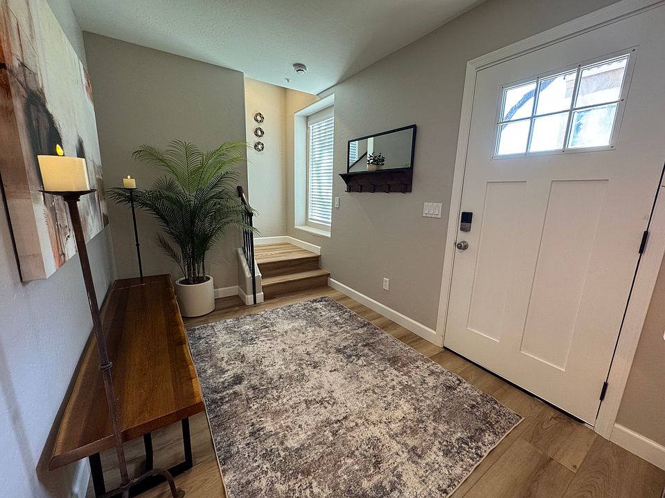Foyer/ Entry