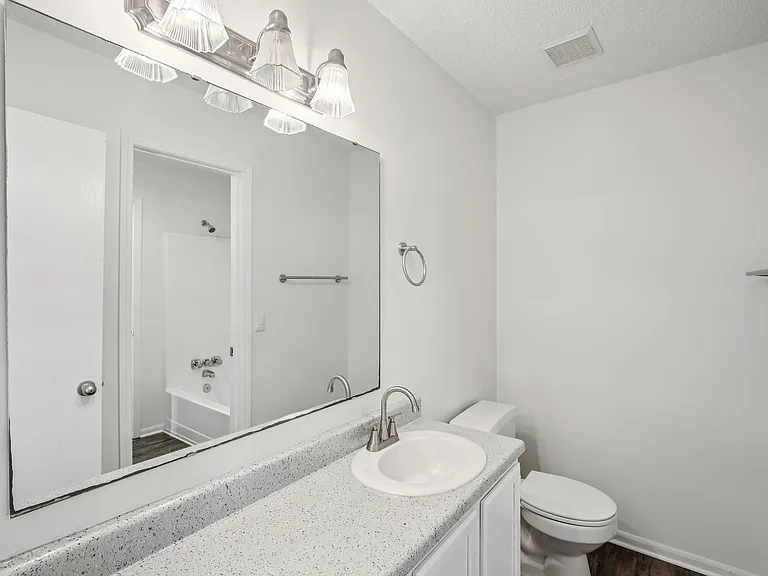 Spring Hill Plaza Apartments — Photo 6
